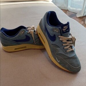 Nike Air Max Blue and Cream Sneakers